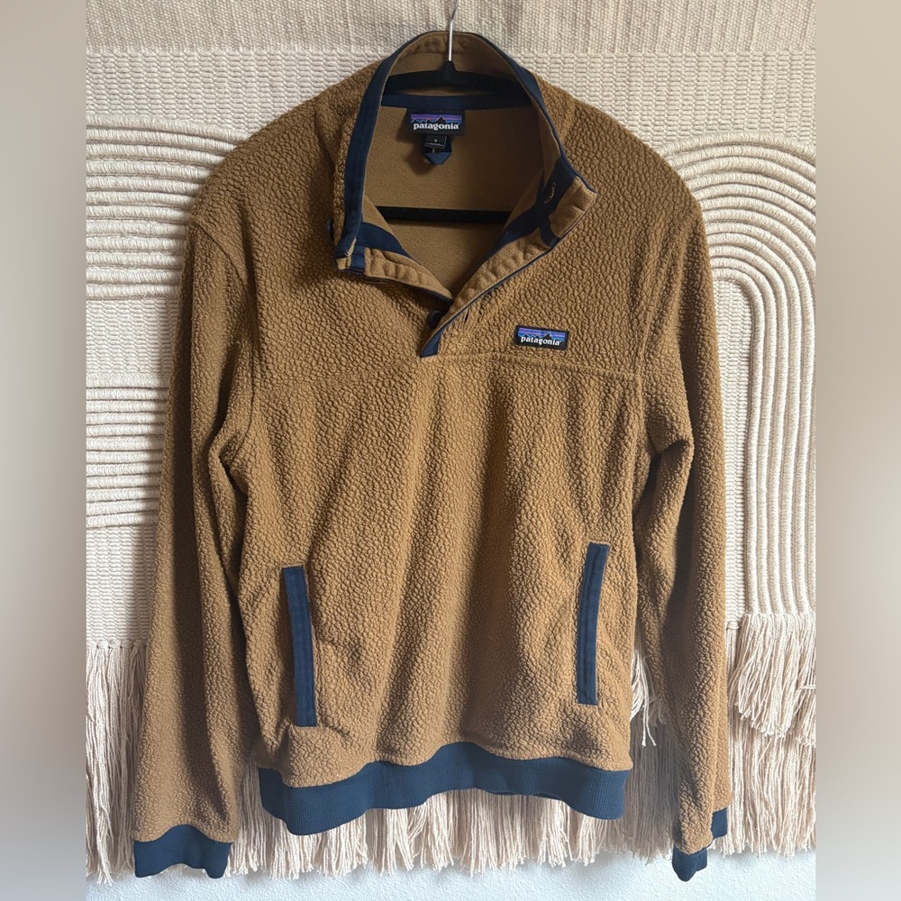 Patagonia soft pull over.